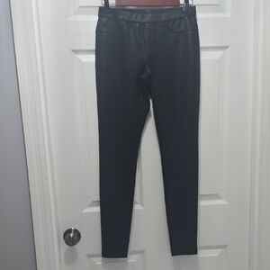 HUE Black Leggings